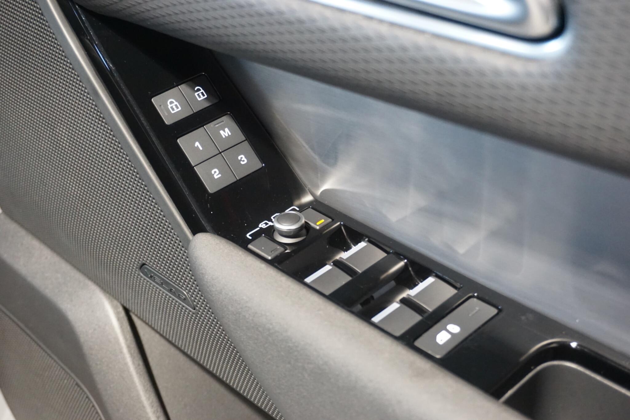 Land Rover Range Rover Velar 3.0 D300 MHEV R-Dynamic SE SUV 5dr Diesel Auto 4WD Euro 6 (s/s) (300 ps)